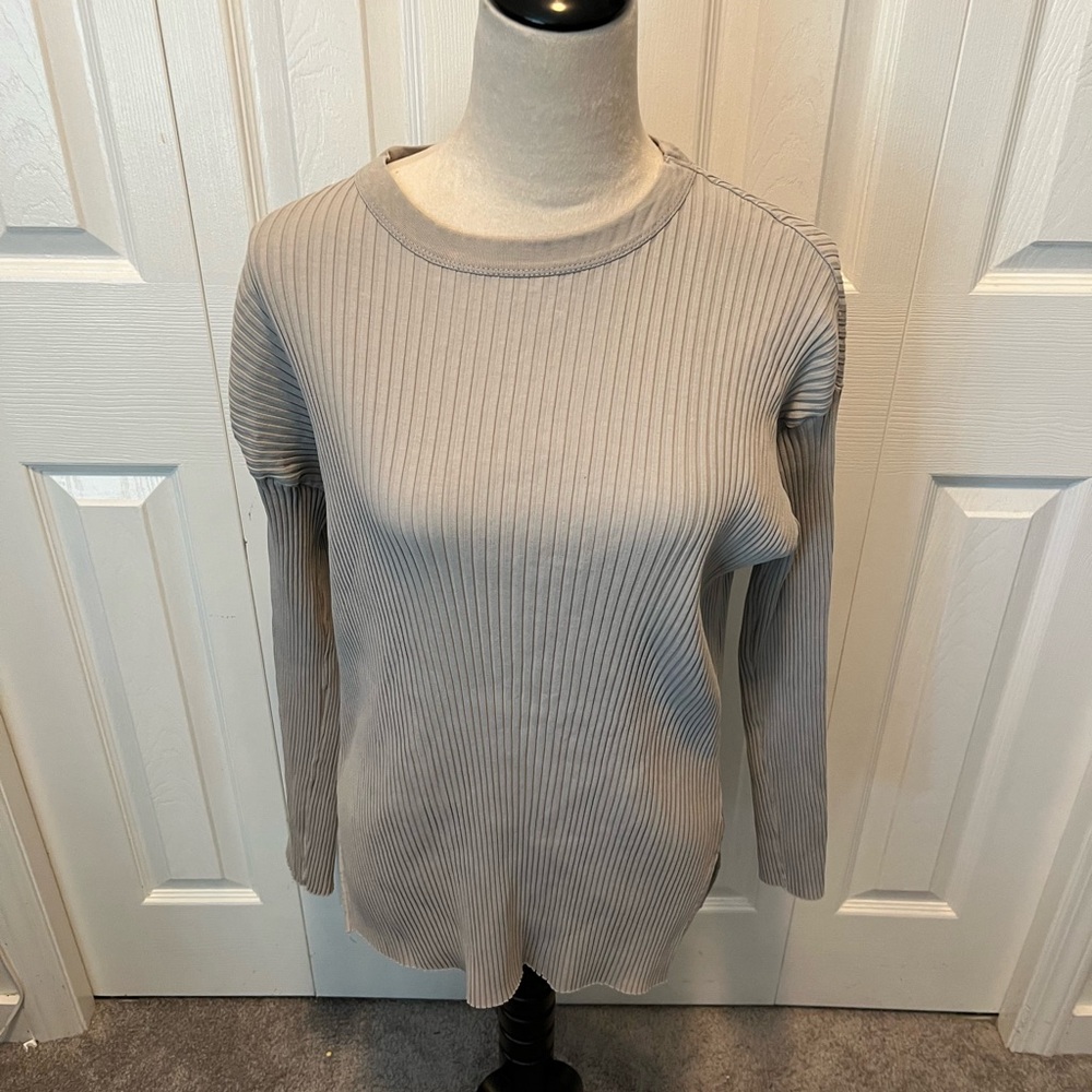 KOTN Ribbed Crewneck Long Sleeve Top in Light Gray